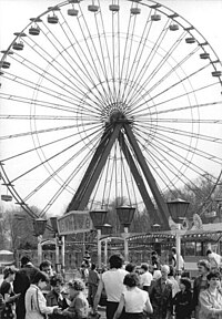 Bundesarchiv Bild 183-1985-0404-021, Berlin, Kulturpark Plänterwald, Riesenrad.jpg