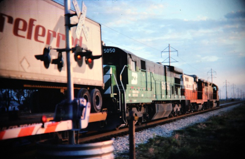 File:Burlington Northern BN 5050 (C30-7) (10569940233).jpg