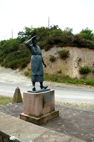 File:Cantabria Garabandal monumento madre emigrante lou.jpg