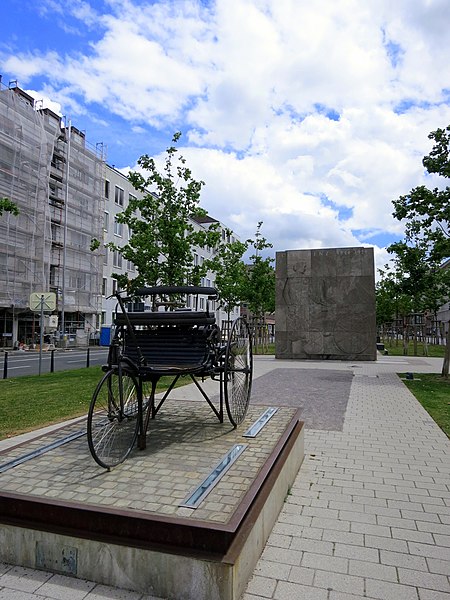 Carl-Benz-Memorial (3).jpg