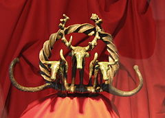Ceremonial Bronze Standard (144908141).jpg