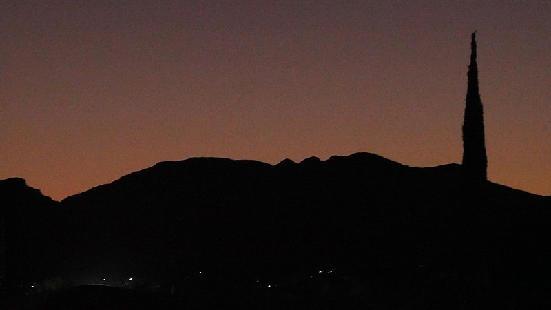 File:Cerro del muerto al atardecer desde la Universidad Autónoma de Aguascalientes 12.jpg