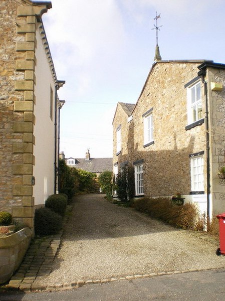 File:Chapel Fold - geograph.org.uk - 1201097.jpg