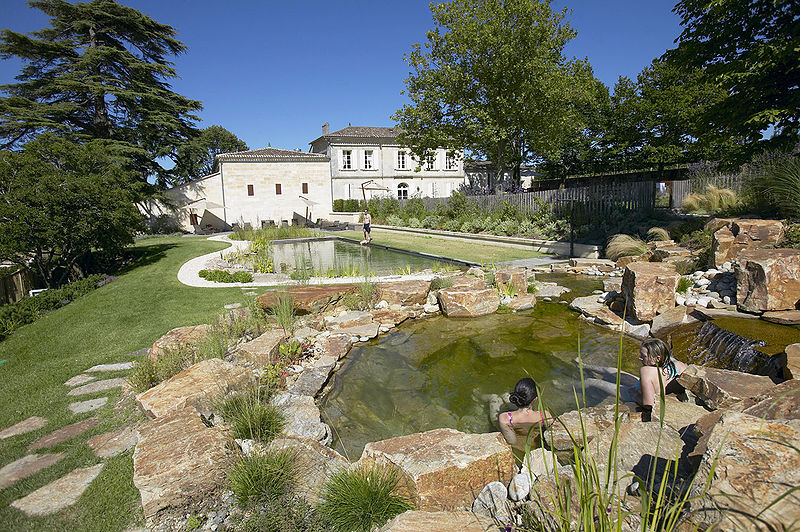 Fichier:Chateau Franc Mayne Piscine naturelle.jpg