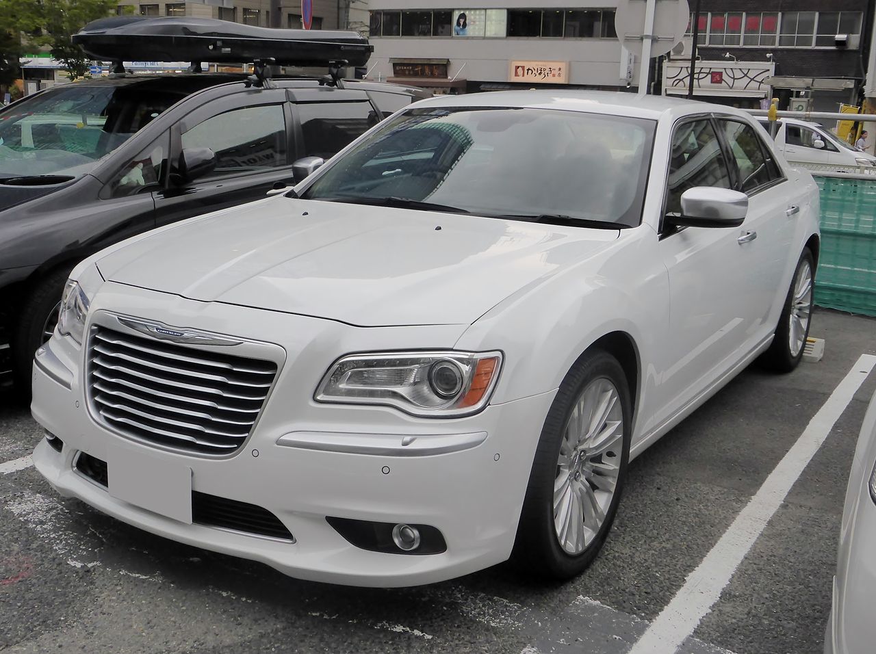 Image of Chrysler 300 Limited (LX36) front