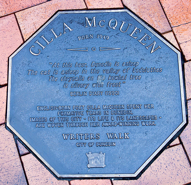 File:Cilla McQueen memorial plaque in Dunedin.jpg