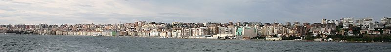 Panorama-uitzicht over de stad vanuit de Bahía de Santander