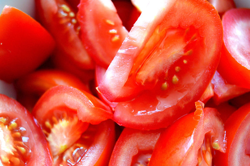 File:Close-up of sliced tomatoes.jpg