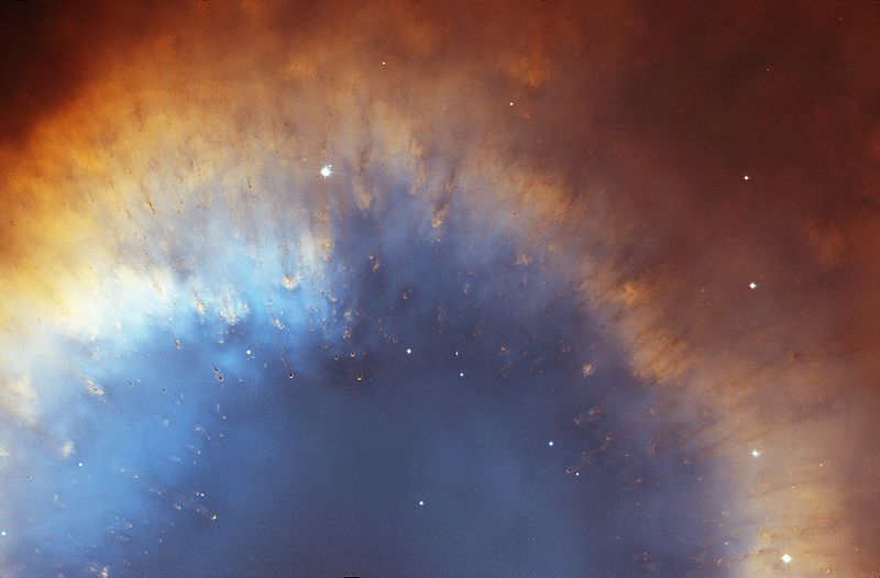 File:Comet-like Filaments Along the Inner Rim of the Helix Nebula's Gas Ring.jpg