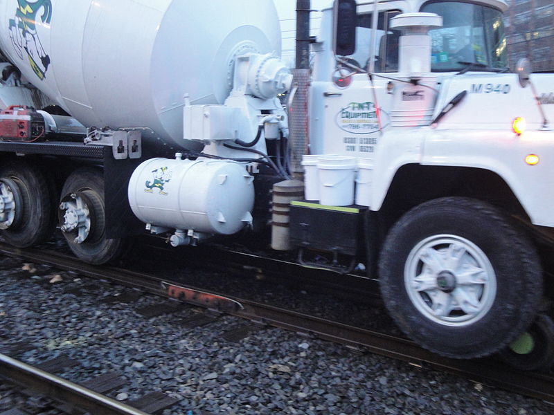 File:Concrete Benches on the No. 7 line (8511420238).jpg