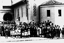 Congregation of St George's Greek Orthodox Church in Charlotte Street, 1929 Congregation of St George's Greek Orthodox Church in Charlotte Street, Brisbane in 1929.jpg