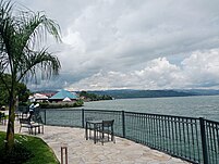 Construction on the banks of Lake Kivu in Goma Construction au bord du lac kivu a Goma.jpg