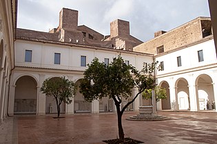 Courtyard of the museum, 2014-12-05.jpg