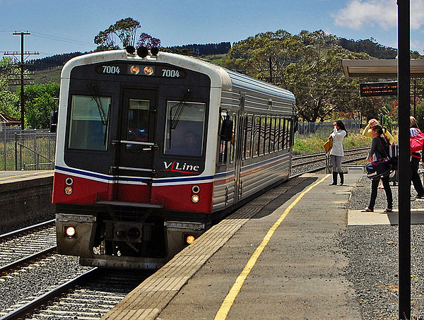 7004 at Wallan in November 2007 in original livery