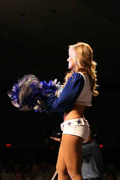 File:Dallas Cowboy Cheerleader 2.jpg