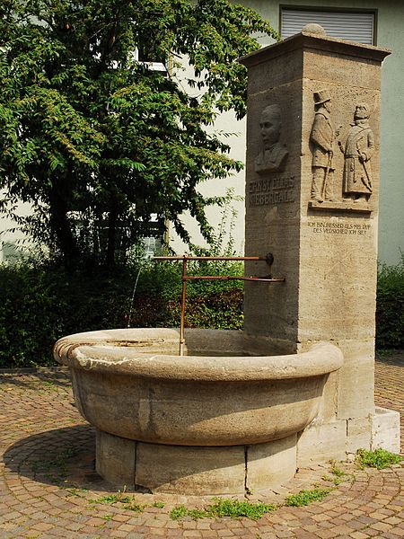 Darmstadt Große Bachgasse Niebergall Brunnen 001