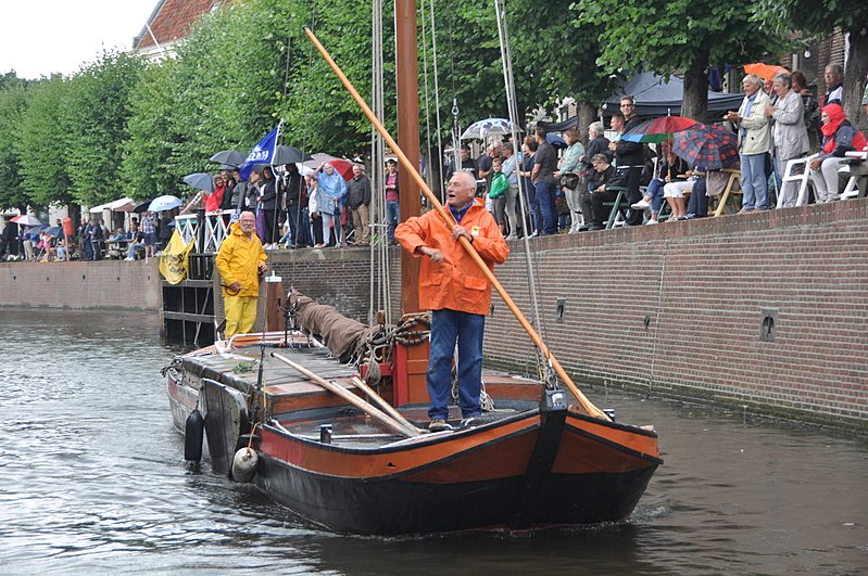 File:De VAERDIGHEYT uit 1904 uitvarend bij de erfgoed manifestatie 2017 van de LVBHB in Hasselt (02).JPG