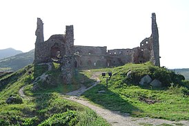 Las ruinas del castillo Deva (Virgo), el centro de las posesiones de Ladislav Kahn