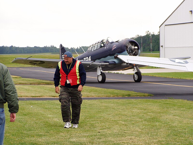 File:Douglas Dauntless P5100078.jpg