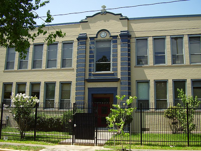 File:DouglassESYellowstoneAcademyHoustonTX.JPG