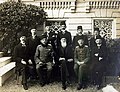 Dr Taptas Efendi, Dr James Israel et le corps médical du Sultan - Palais Yıldız, 1915.jpg
