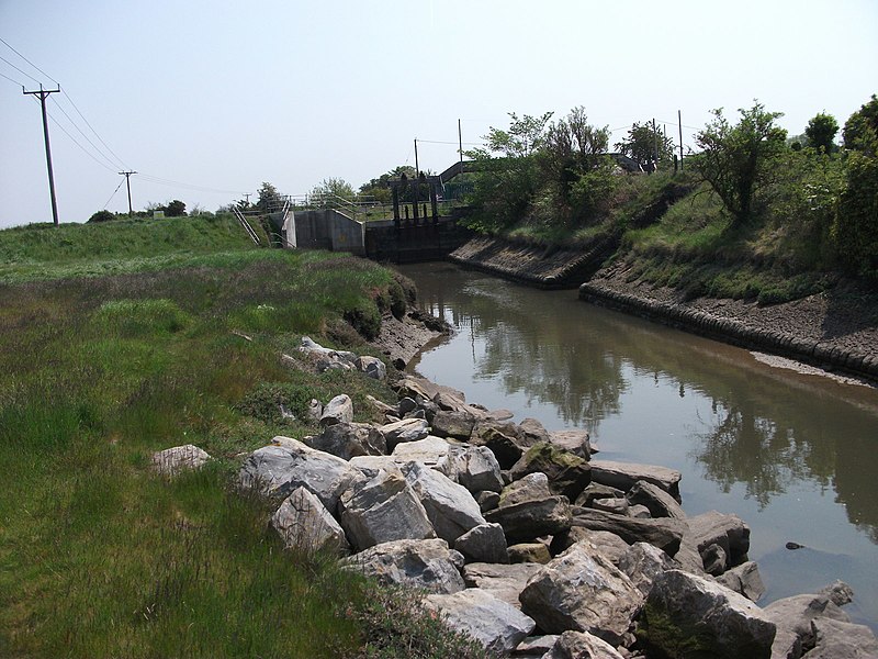 File:Drain from the old Bagillt reservoir - geograph.org.uk - 2989734.jpg