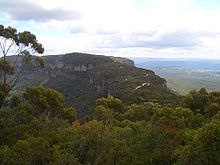 Looking south along the Narrow Neck Plateau from the Narrow Neck Lookout in Katoomba. Megalong Valley is on the right, and Jamison Valley on the left, with Glenraphael Drive climbing the plateau.