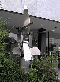 Скульптура «Пламя» (1981) в Берлине