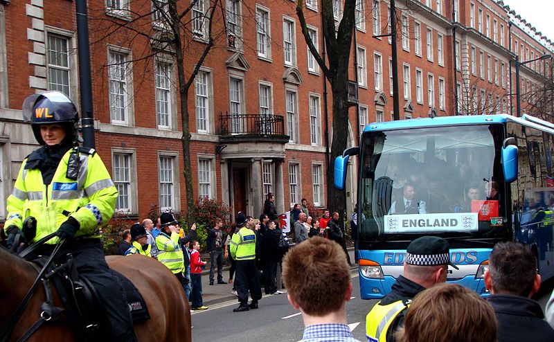 File:England team coach, 26 March 2011.jpg