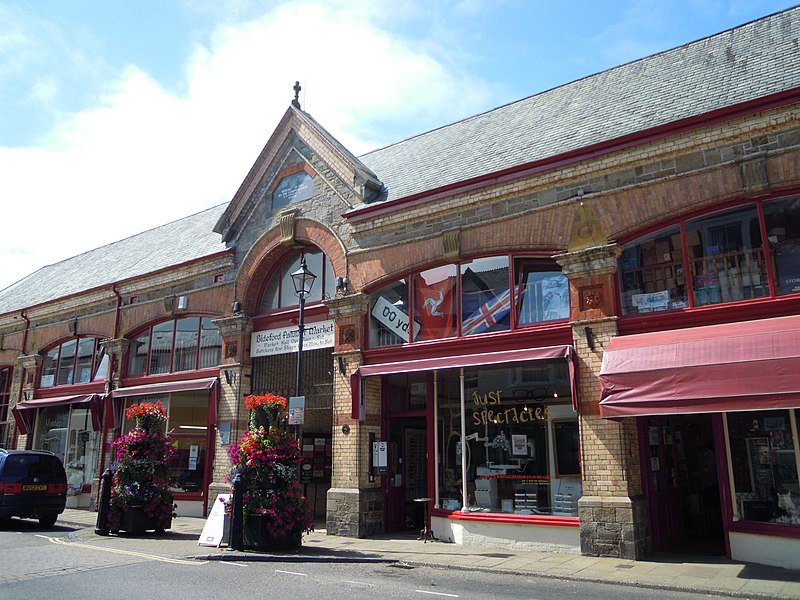 File:Entrance Pannier Market Bideford.jpg