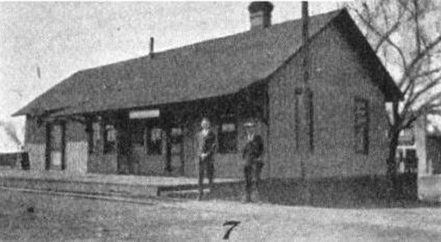 The Española train depot, 1920