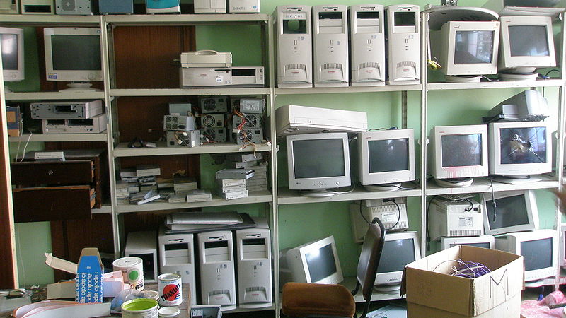 eWaste - foto di Txopi