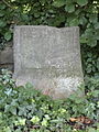 Ffm Bockenheim, alter Grabstein (1) auf dem Kirchhof der evangelische St. Jakobskirche
