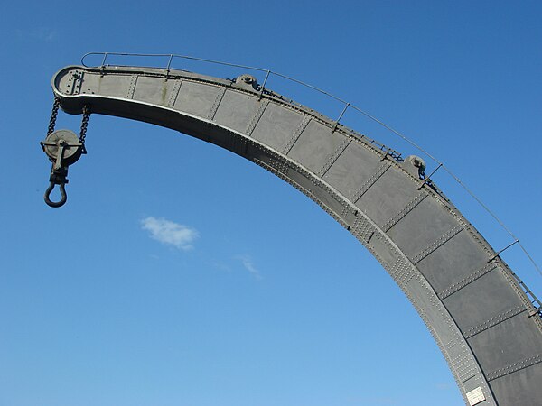 The patent curved and tapered box girder jib of a Fairbairn steam crane