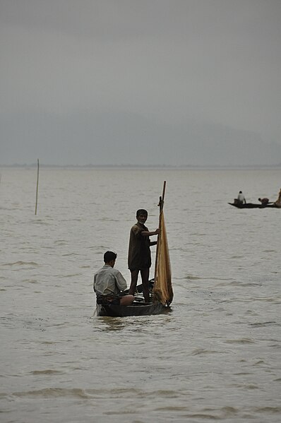 File:Fishermen in Tahirpur, Bangladesh.jpg