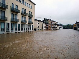 Inondant au centre-ville de Vicenza, Italie - 1 Novembre, 2010.jpg