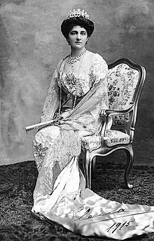 Formal portrait of Queen Elena of Montenegro.jpg