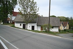 Front view of Cultural monument House no. 20 in Eš, Pelhřimov District.jpg