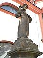 Posąg przy kościele w Mistku