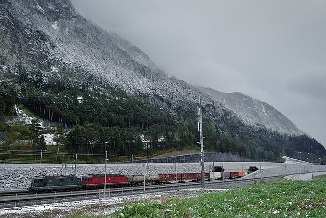 Az északi portál Erstfeldnél