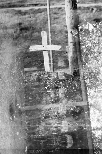 File:Grave of “an unknown Australian Hero” (22360910452).jpg