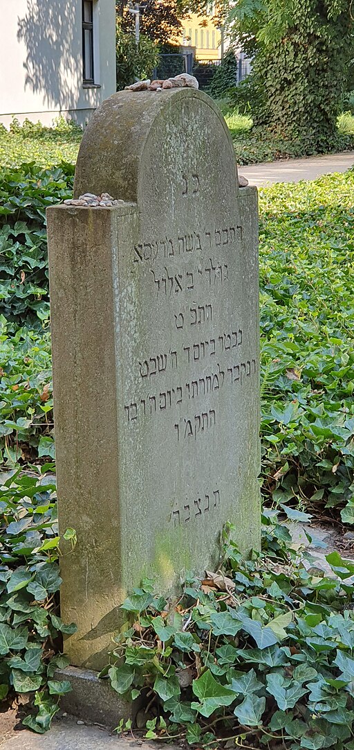 Grave of Moses Mendelssohn-Jewish cemetery Berlin-2