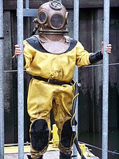 Harbour diver - civil engineering and ship maintenance in three bolt dress. Note the bolted connection between helmet and chest plate Hafentaucher.jpg