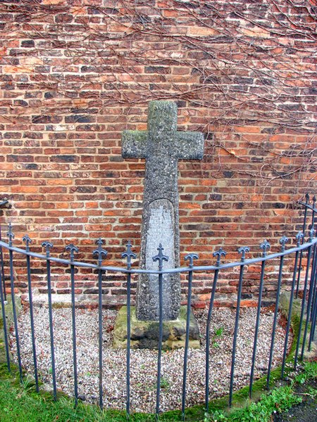 File:Hirst Courtney War Memorial - geograph.org.uk - 284830.jpg