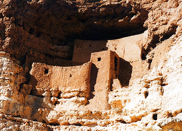 Sinagua cliff dwelling (Montezuma Castle), Arizona, built in around 1100 CE
