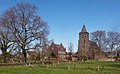 Hommersum, de katholische Pfarrkirche Sankt Petrus Dm24 met het Pfarrhaus Dm25 IMG 4094 2020-04-05 15.39.jpg