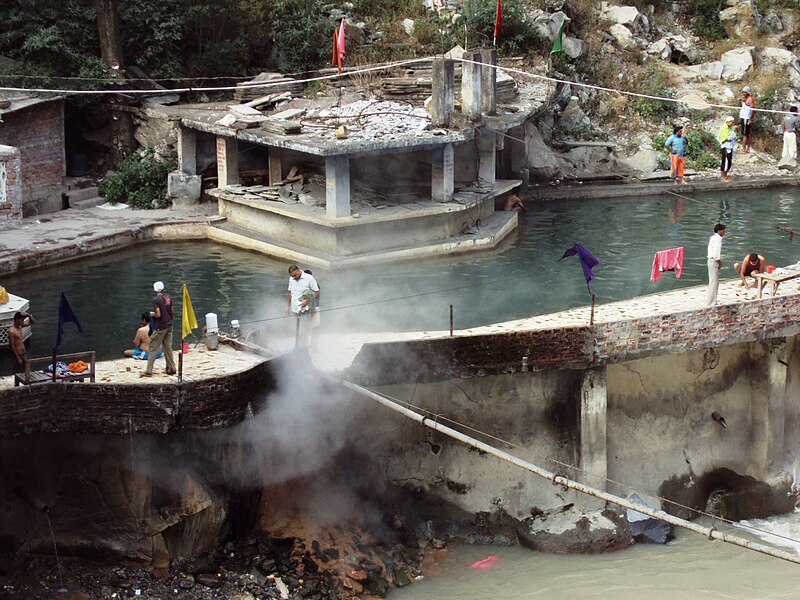 File:Hot springs at Manikaran,Himachal Pradesh.jpg