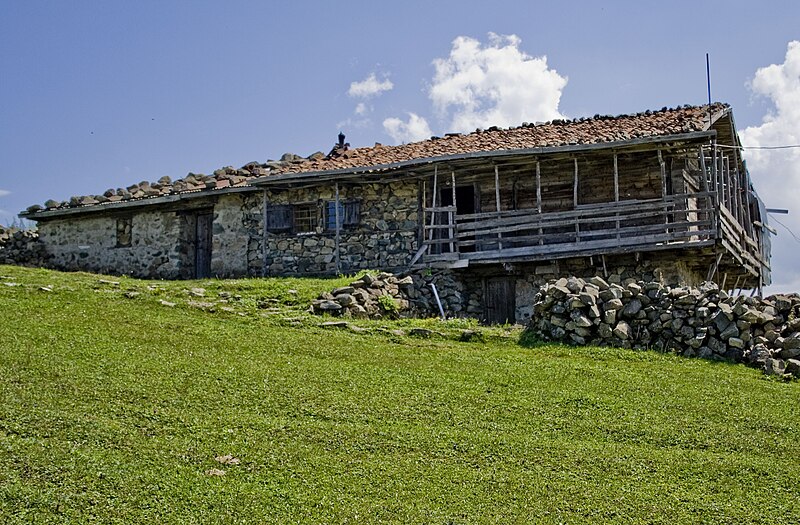 File:House in Taşören, Çaykara8.jpg