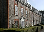 3-18 South Square Houses on South Square, Hampstead Garden Suburb, London NW11.jpg