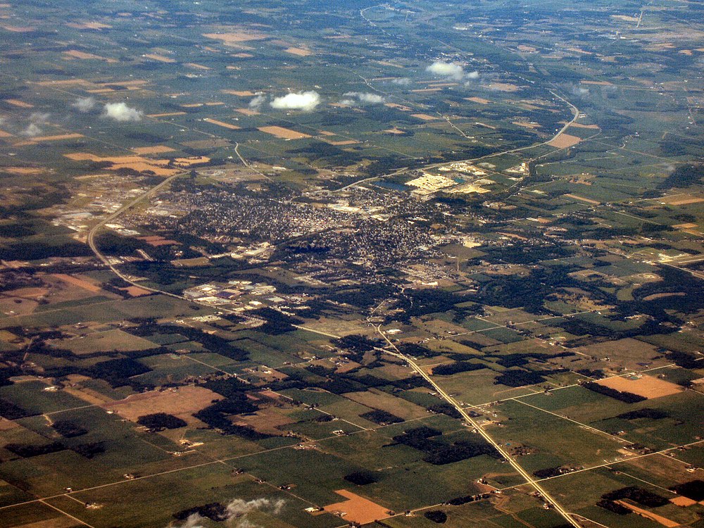 The population density of Huntington in Indiana is 749.94 people per square kilometer (1943.13 / sq mi)